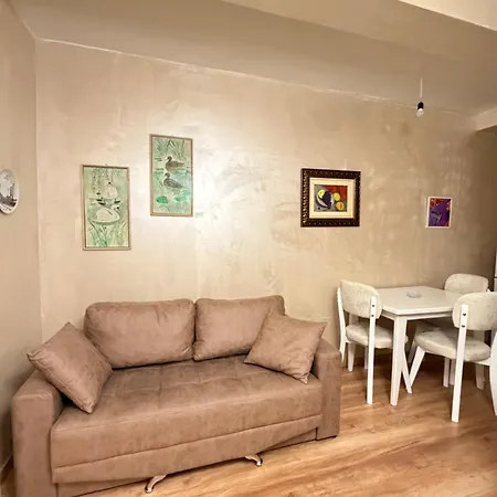 Luxury 3 Near Square 21 *