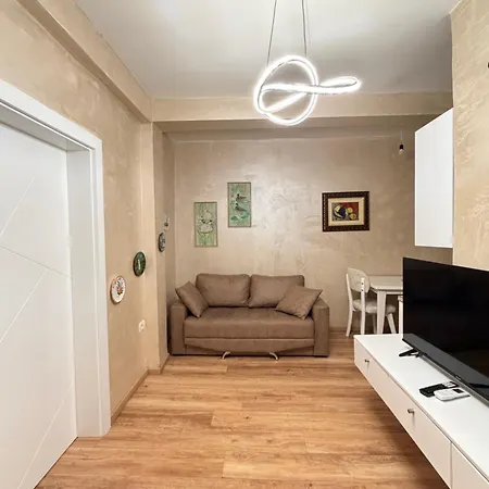 Luxury 3 Near Square 21 *