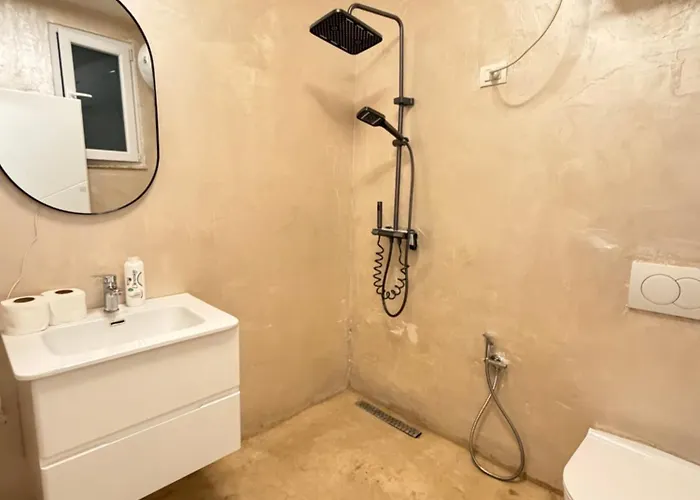 Luxury 3 Near Square 21 アパート